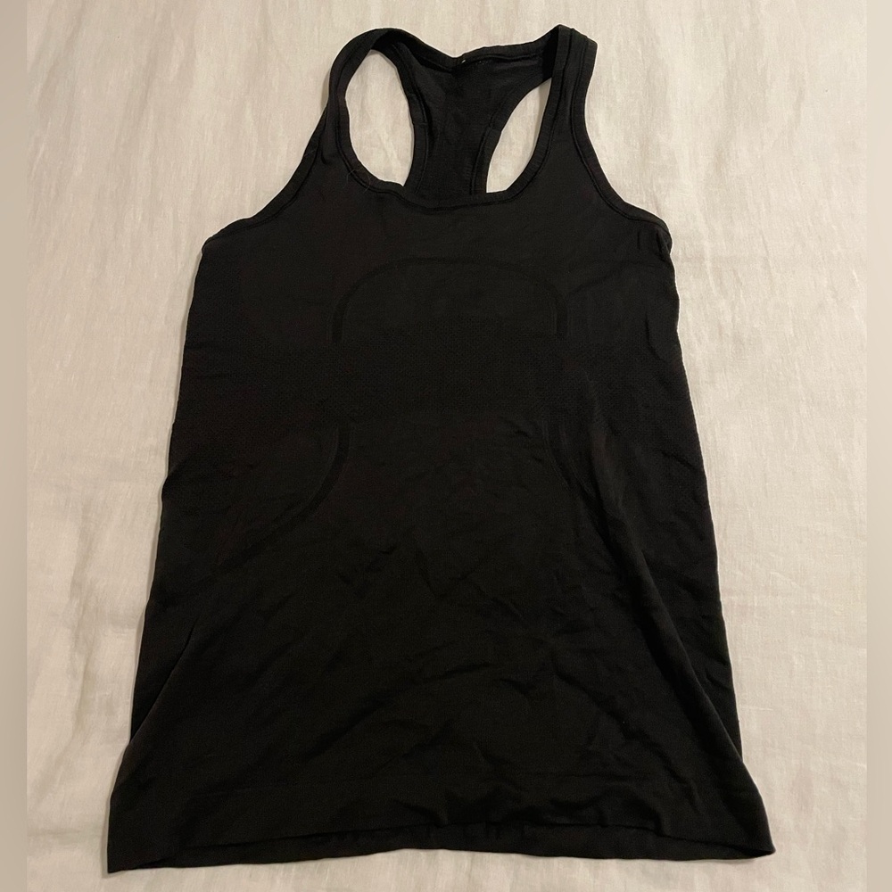 black lululemon tank top